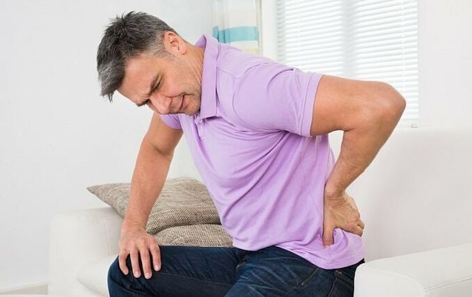 Bekkenpijn is een veel voorkomend symptoom van chronische prostatitis bij mannen
