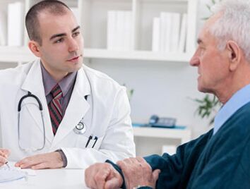 Een man met symptomen van prostatitis moet eerst een uroloog raadplegen